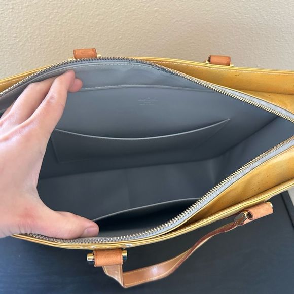 Authentic Louis Vuitton Vernis Tote Monogram Bag - Picture 8 of 15